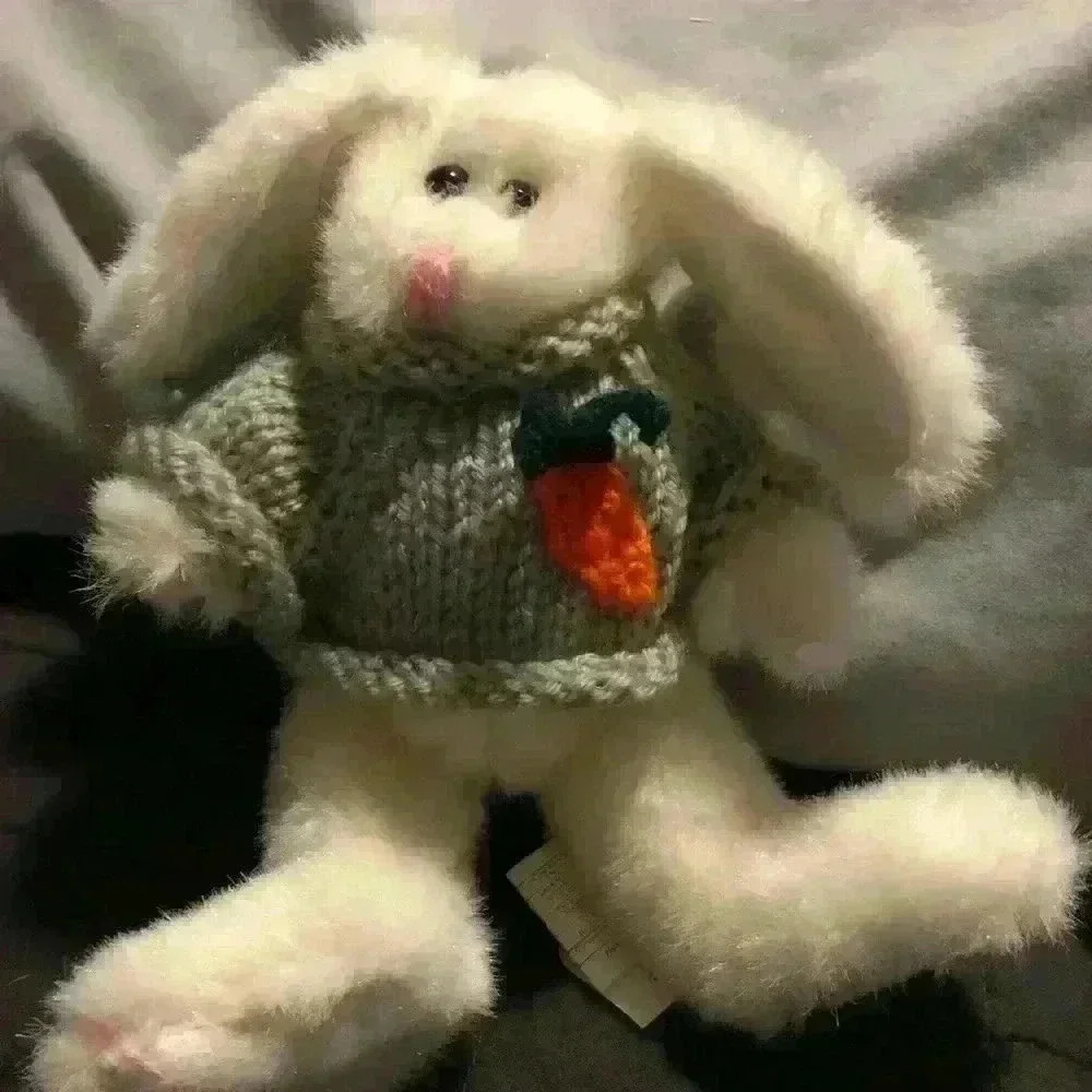 Vintage 1997 Ganz Jointed Bunny Plush White Rabbit Grey Carrot Sweater CH1890